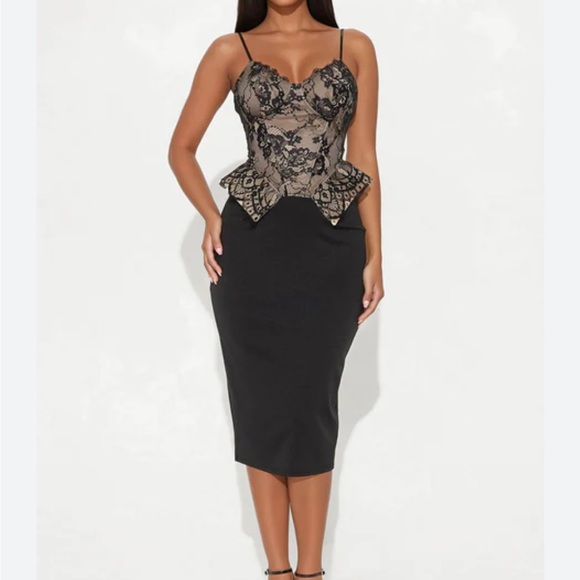 Fashion Nova Dresses & Skirts - NWT Fashion Nova Bella Lace Corset Midi Dress
